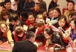 青岛大妈爆料新闻视频播放,揭秘事件背后真相